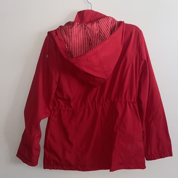 NWT Red hooded raincoat trenchcoat. Medium - Picture 7 of 7